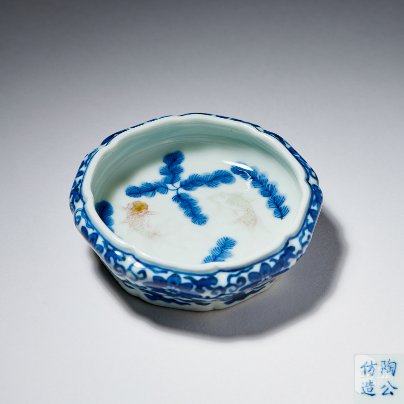 清中期 青花釉里红鱼藻纹陶公洗 - 图1